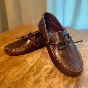 Size 8 dark brown leather Minnetonka driving moccasins